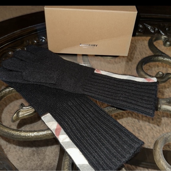 BURBERRY❤️100% CASHMERE GLOVES WITH HOUSE CHECK FABRIC ACCENTS ~ NEW WITH TAGS - Picture 1 of 7